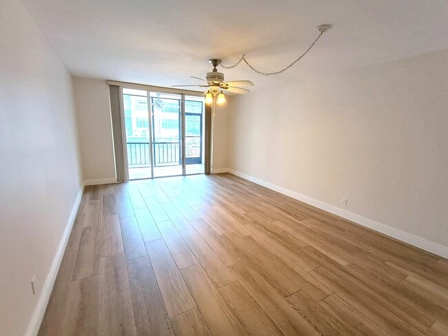 Photo - 777 S Federal Hwy Unidad E105