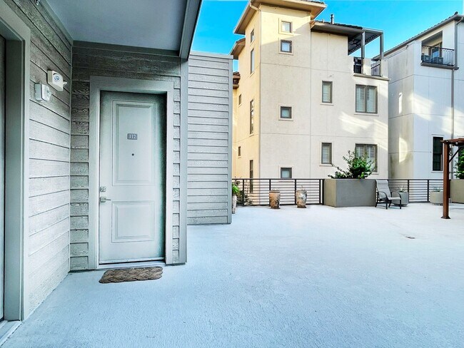 Photo - 4819 Caroline St Unit 112