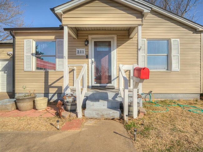 Building Photo - 211 W Dale St