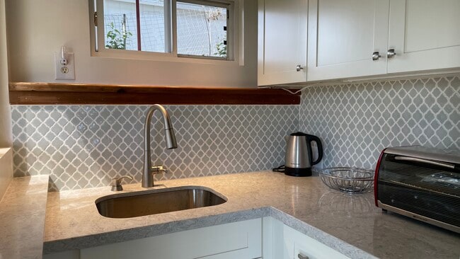 kitchen - 1676 Kamamalu Ave Unit NA