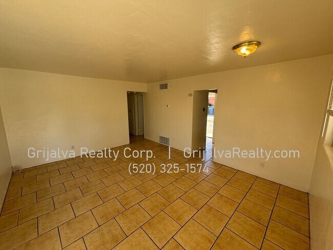 Photo - 4549 E Eastland St Unit 4551