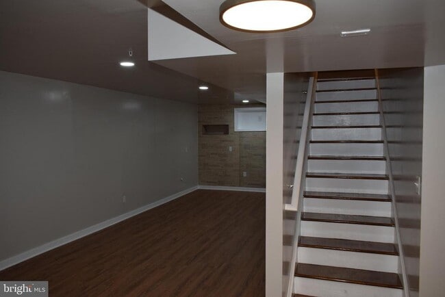 Photo - 120 Shiningfield Ct