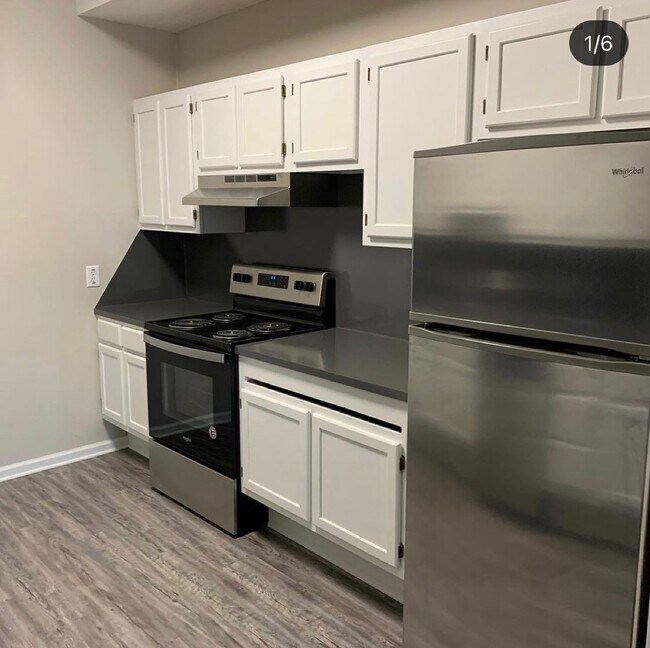 Waterside Studio Kitchen (Layout A) - Apartments on 20th