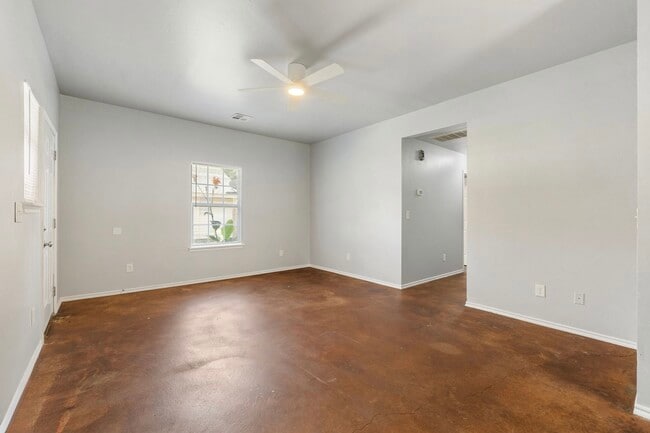 Photo - 118 S L Ave