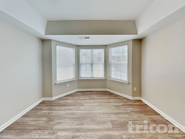 Photo - 5819 Twin Brook Dr