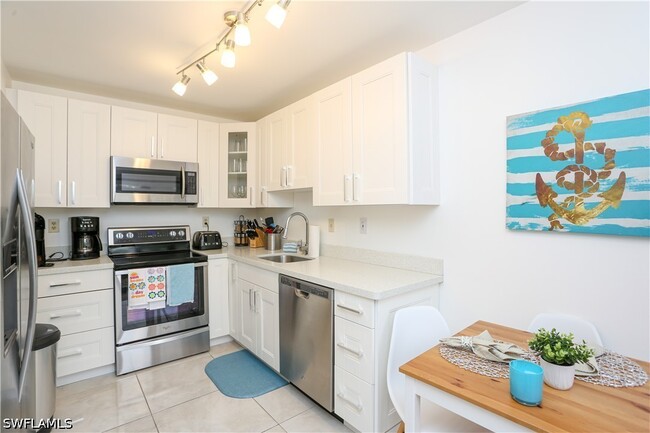 Building Photo - 1522 Mainsail Dr Unit 2
