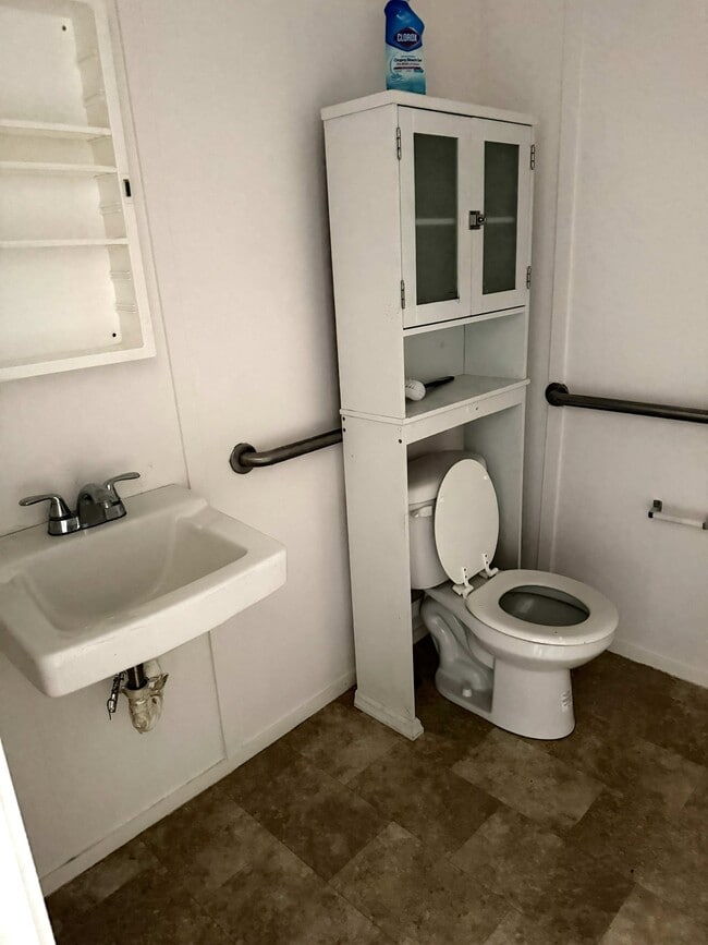 Photo - 385 Bear St