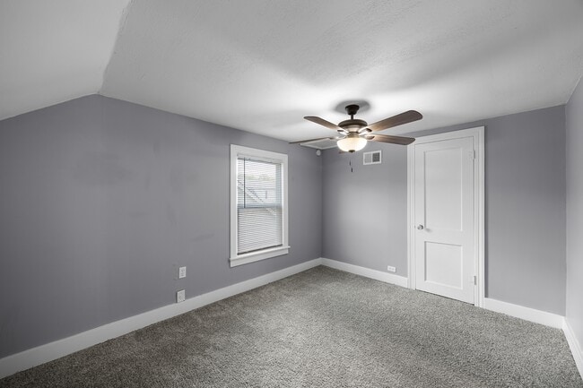 Photo - 1056 Campbell St