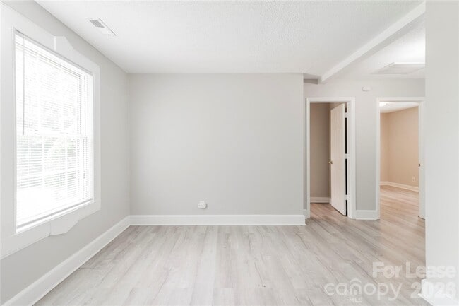 Photo - 2517 Hemphill St