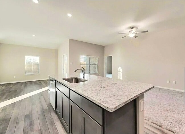 Photo - 2304 Dahlia Way