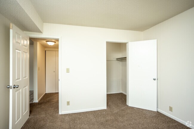 1BR, 1BA - 750 SF
