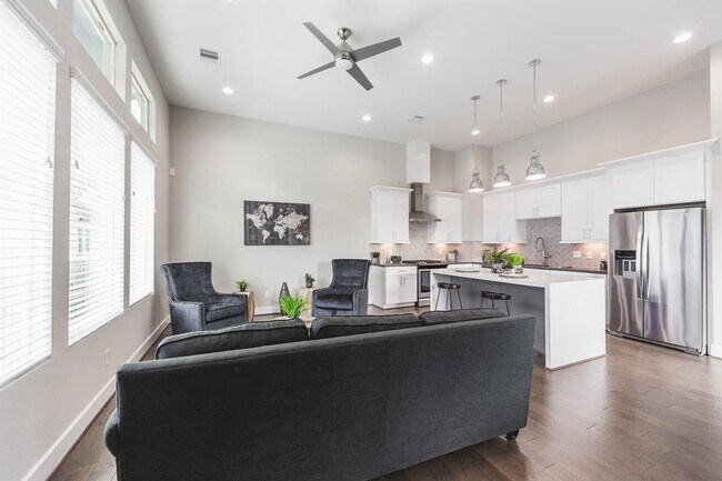 Photo - 2149 Hoskins Dr