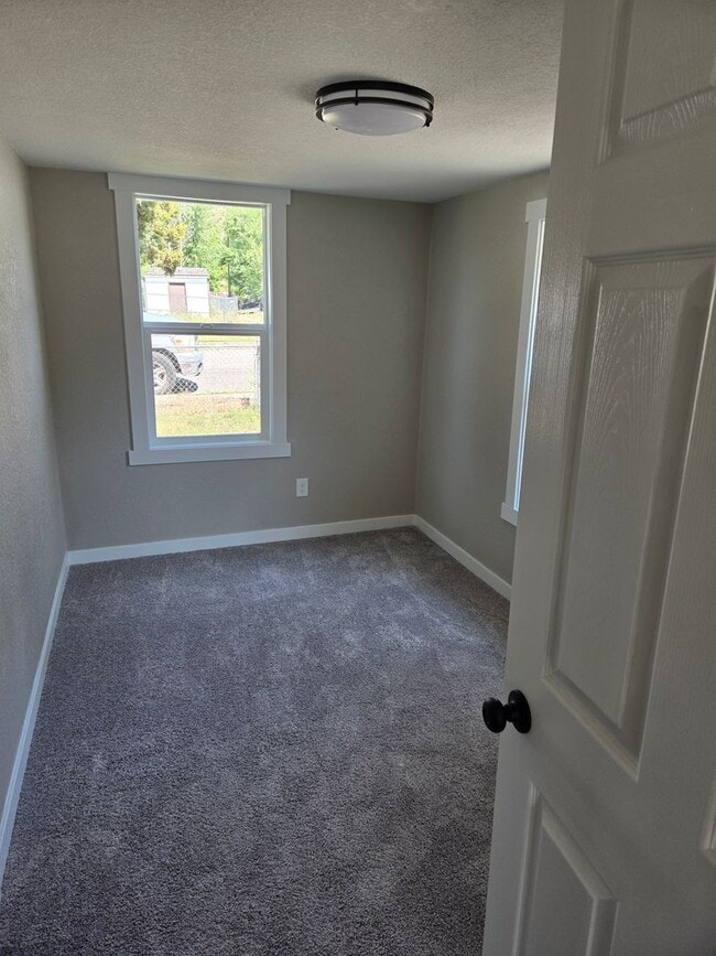 Building Photo - cute 2 bed home