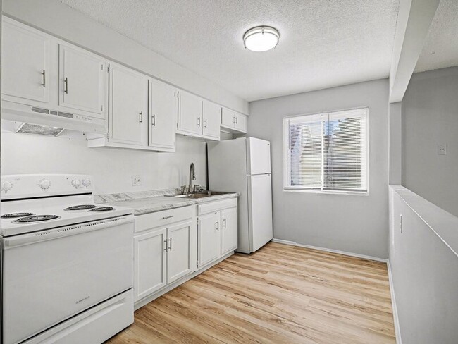 Building Photo - 4420 S 25th St Unit 6