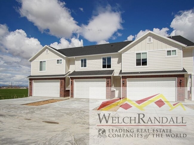 Building Photo - Live Comfortably in West Haven – Beautiful...