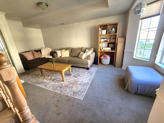 Building Photo - 565 N 300 E