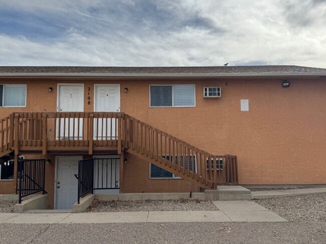 Building Photo - 2108 E 14th St Unit B