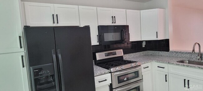 Photo - 1408 Locust Ct