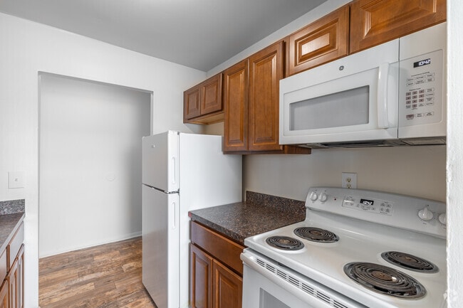 2 BR, 1.5 BA - 900SF - Kitchen