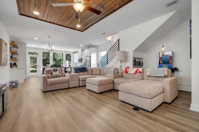 Photo - 458 Grand Oaks Rd