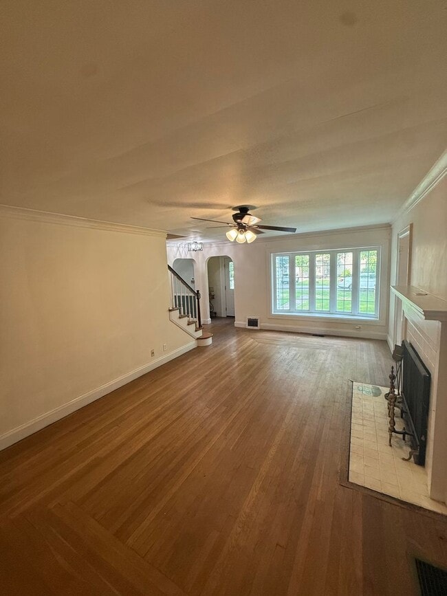 Photo - 3821 Staunton Ave SE