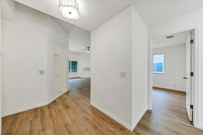 Photo - 1707 Primrose Ln