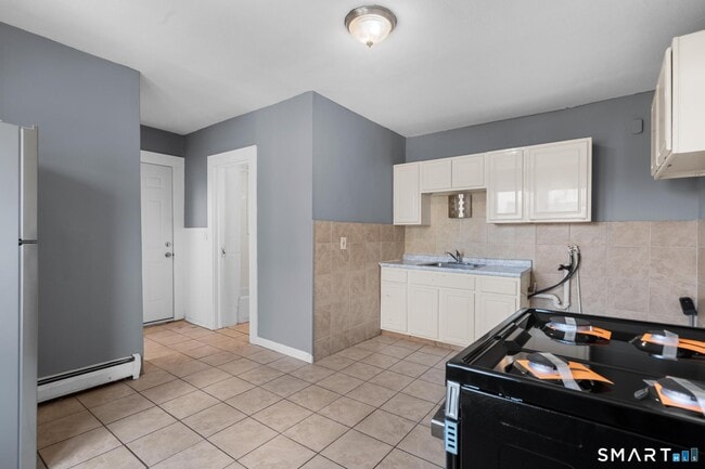 Building Photo - 66 Standish St Unit 2W