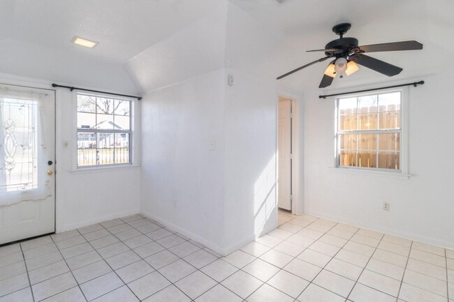 Photo - 8004 Mendez St
