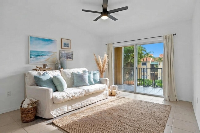 Photo - 135 Yacht Club Way Unit 305