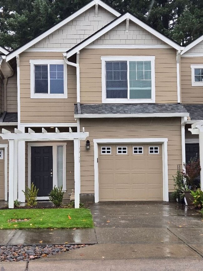 Building Photo - Excellent Location! 3 br 2.5 bth - Walking...