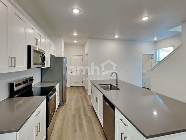 23492 E 3rd Pl