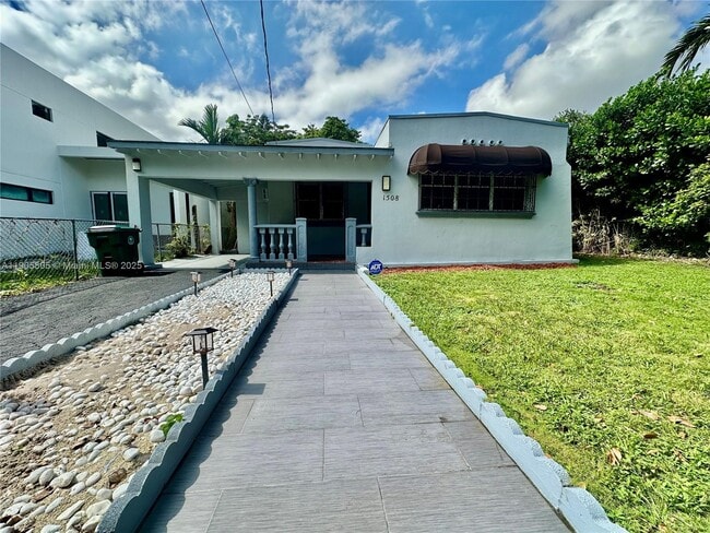 Building Photo - 1508 SW 13th Ave