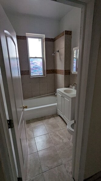 Photo - 2636 W Division St