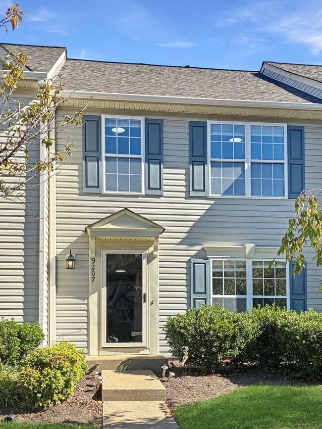 Building Photo - Charming 3 bed, 2.5 bath Townhouse in Henr...