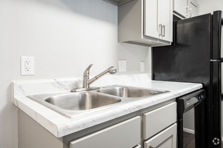 1HAB, 1BA - 644SF - Oaks at Creekside Apartments