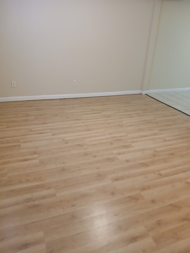 Photo - 319 E Mill St