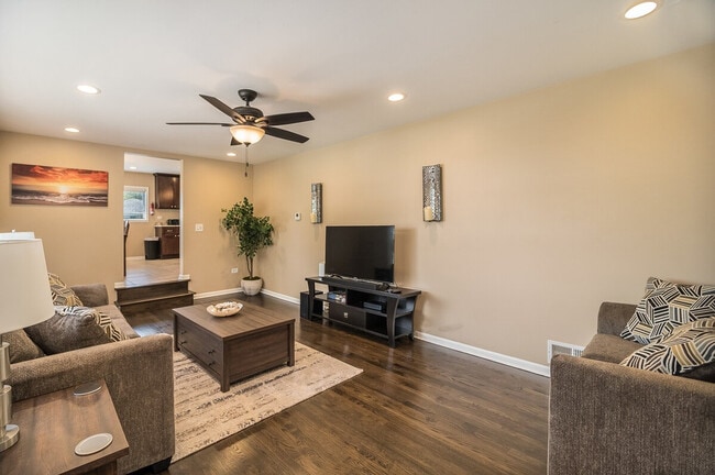 Photo - 16 W Edward St Unidad SI ID1285026P