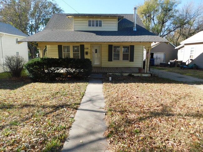 Quaint 3 bedroom/1 bath House in Augusta, KS! - Quaint 3 bedroom/1 bath House in Augusta, KS!
