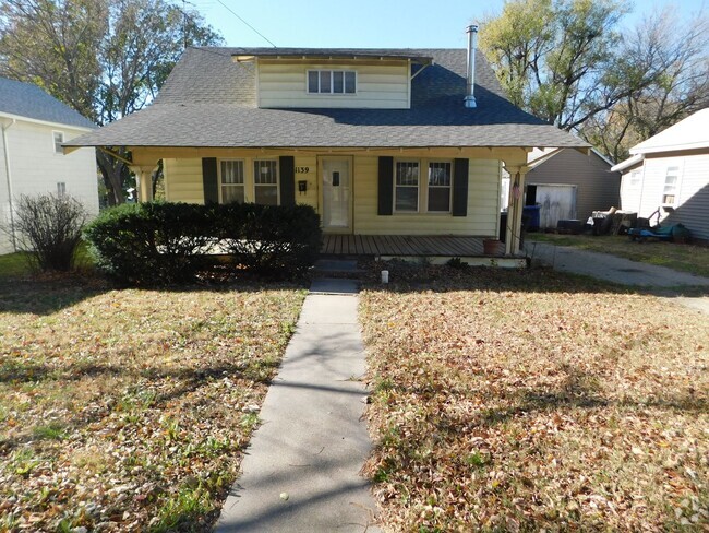 Building Photo - Quaint 3 bedroom/1 bath House in Augusta, KS!