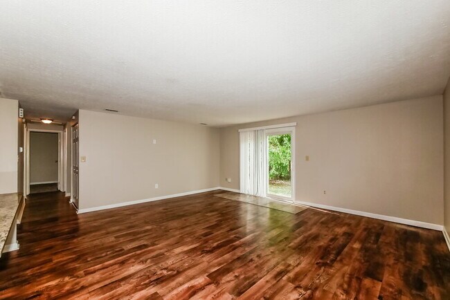 Photo - 812 Coolee Ln