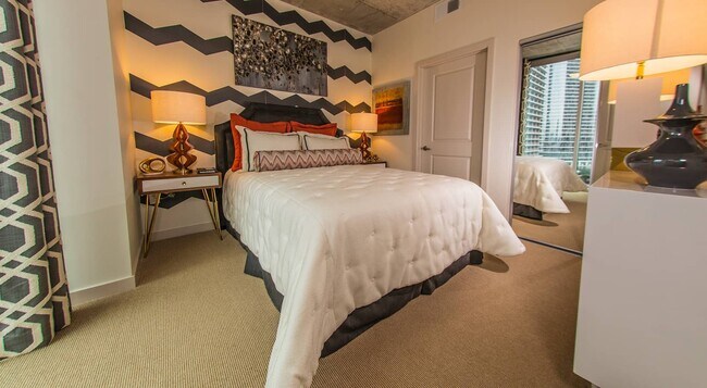 Photo - Bright, Open, and Move-In Ready Unidad SOM2