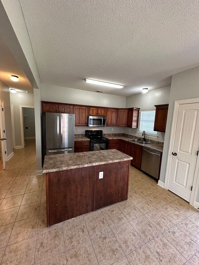 Photo - 4 BR/ 2.5 BA in Exclusive Snowden Grove!