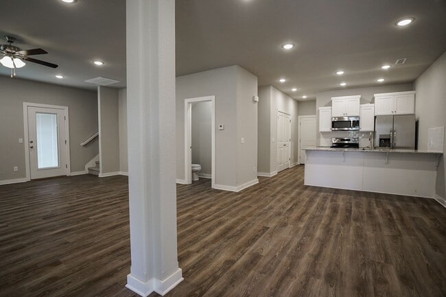 Photo - 4 bedroom 3.5 bath home!