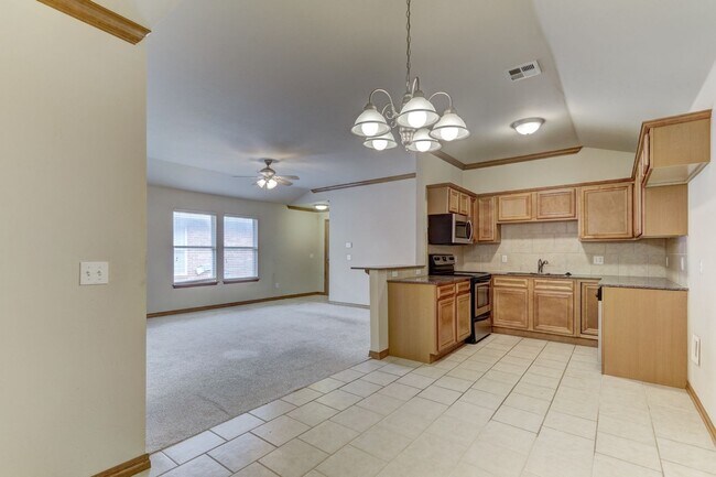 Photo - Duplex in Yukon, Available Now!