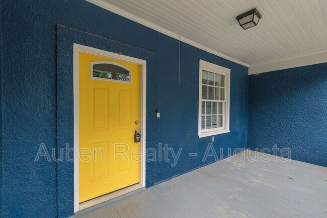 Photo - 2056 McDowell St