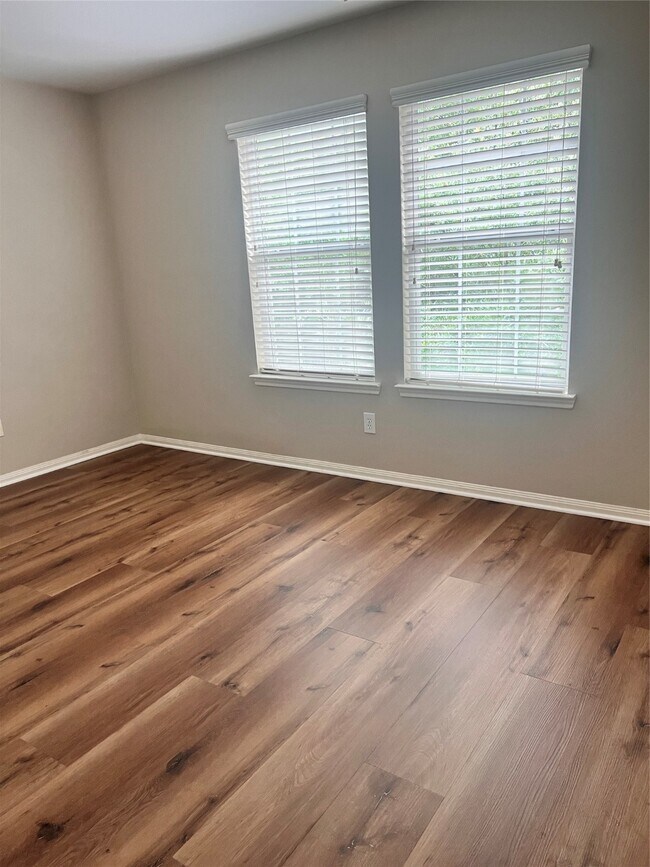 Photo - 107 W Spindle Tree Cir