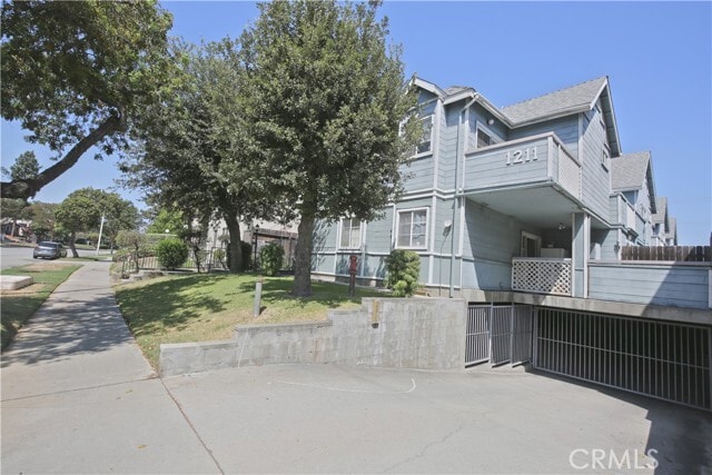 Building Photo - 1211 Huntington Dr Unit F