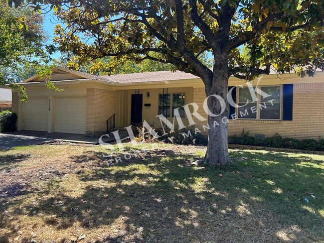 Building Photo - Updated 3/2 in Lake Air Estates