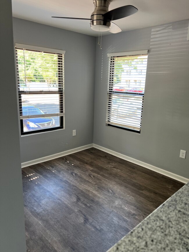 El comedor Dogwood - Amber Lake Apartment Homes