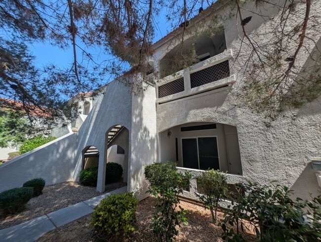 Photo - 700 Carnegie St